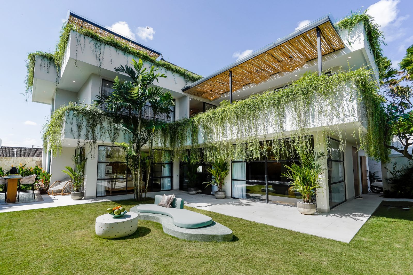 CHIC CONTEMPORARY VILLA